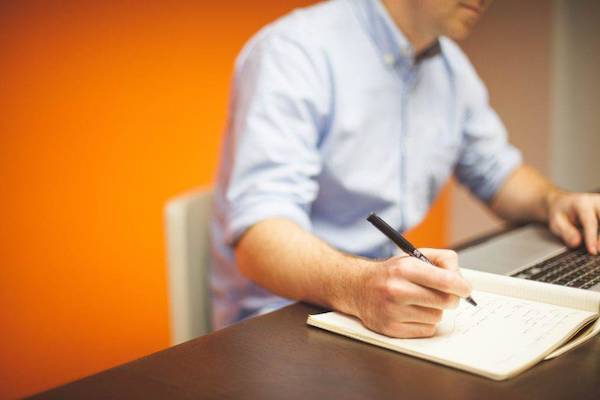 How Network Analysis Helps in Finding the Right Influencers 1