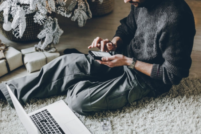 Man on his phone buying something on Black Friday demonstrating Black Friday buying trends
